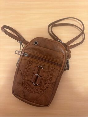 Brown Leather Crossbody Pouch - Classic Carry